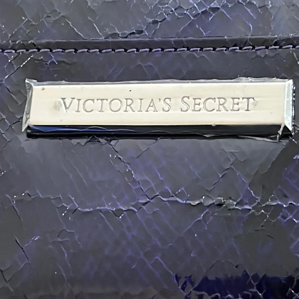 NWT - Victoria's Secret Keychain Coin Pouch & Card Holder in Blue Reptile